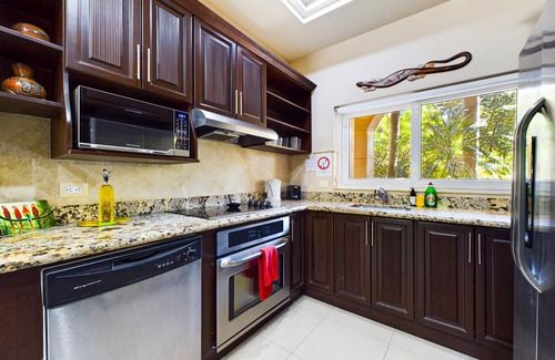 Tamarindo Condo | Escape to this poolside condo, at the Diria Resort, best location in Tamarindo
