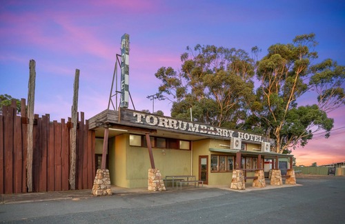 Torrumbarry House | Escape to Torrumbarry's Hidden Gem and Make Memories by the Murray! Sleeps 20+