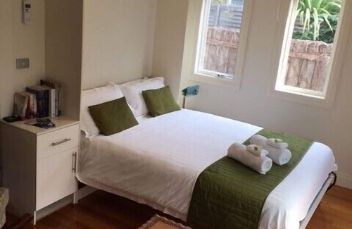 Point Lonsdale Cottage | Escape to Tranquility: Experience Blissful Getaways at Jade Cottage