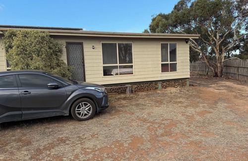 Woodchester Apartment | Escape to Tranquility: Homestay with a creek Awaits in the Adelaide Hills