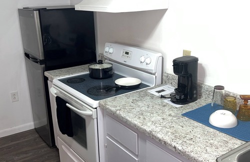 Ottawa Apartment | "Escape to Tranquility Unlock Toledo's Hidden Gem: Luxe Escape Steps from dining
