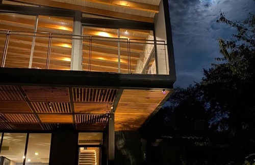 Valle de Bravo House | Escape to Valle: Vista, H. Pizzas, Jacuzzi and Firepit (pet friendly).