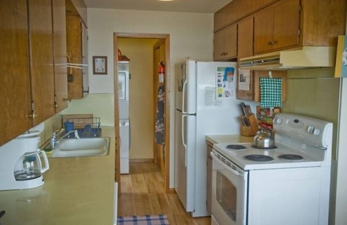 Freeland Cabin | Escape to your seaside retreat on South Whidbey’s Holmes Harbor