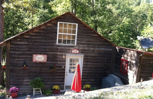 Pittsburg Cabin | Escape, unplug & relax. Enjoy nature from our screen porch or from dock.
