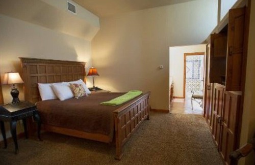 Kerrville Apartment | ESCONDIDA SUITE #7 KING