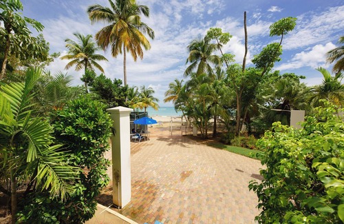 Isla Verde Apartment | ESJ Towers, Ocean Front❤Deluxe two bedrooms✨Hotel Amenities.Best price By Owner!