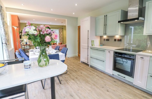 Langholm Cottage | ESK BRAE, family friendly, with a garden in Langholm