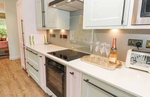 Langholm Cottage | ESK BRAE, family friendly, with a garden in Langholm