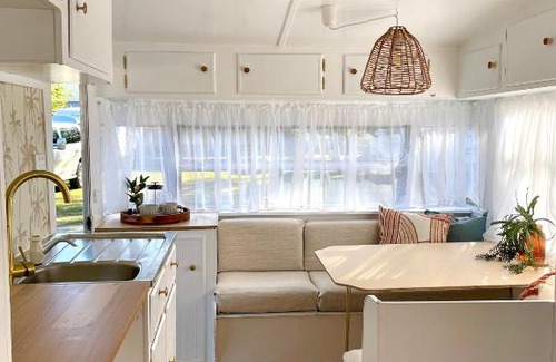 Esk Hotel | Esk Caravan Park & Rail Trail Motel