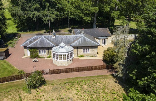 Alnwick Cottage | Eslington Lodge - single floor accommodation that sleeps 6 guests in 4 bedrooms