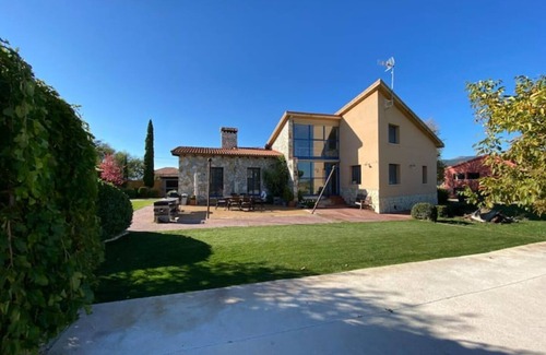 Uceda Villa | Espacio Shangrila.one