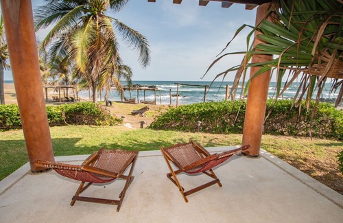 Petacalco Apartment | Espectacular Beachfront House near Troncones