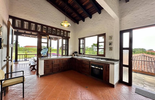Armenia Ski Chalet | Espectacular Chalet via Armenia-mnegro/piscina Privada/Wifi