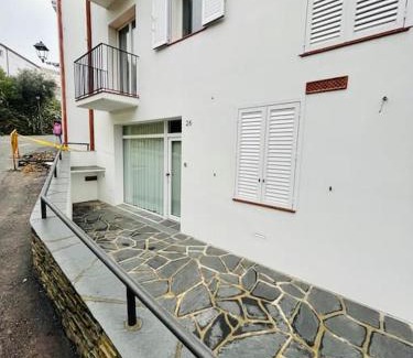 Cadaques Apartment | Espectacular Planta Baja con terraza y parking a 5 min de la playa