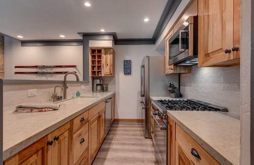 Tahoma Condo | Esperanzas Lakeside Retreat: 3 BR, 2 BA Condominium in Tahoma, Sleeps 6