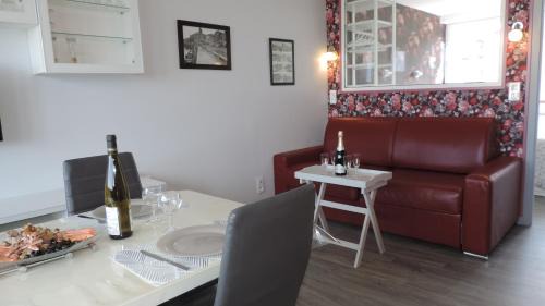Le Treport Apartment | ESPLANADE FRONT DE MER 109 1er Etage Lit fait wifi Taxe de Séjour incluse