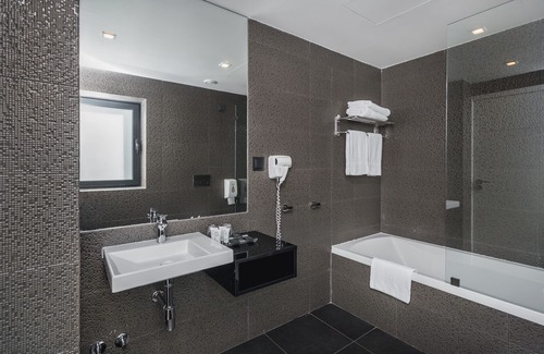 Fatima Hotel | Essence Inn Marianos