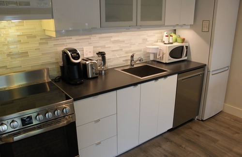 Collingwood Condo | Essence Suites Modern Condo *Collingwood *King Bed *Lake *Beach *Mountains *Spa