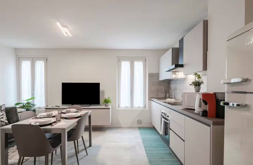 Centro Storico Nord Apartment | [Essenza Moderna] City Center + Relax