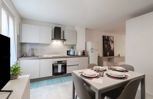 Centro Storico Nord Apartment | [Essenza Moderna] City Center + Relax
