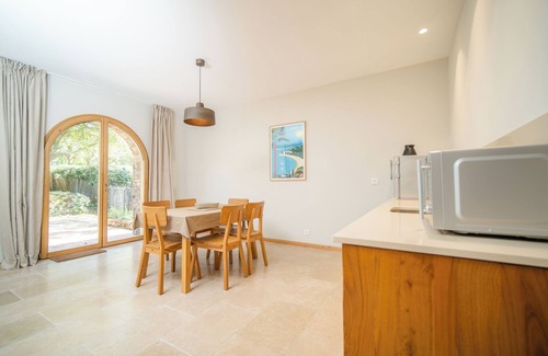 Le Lavandou House | Estate nestled in the heights of Le Lavandou with breathtaking sea views.