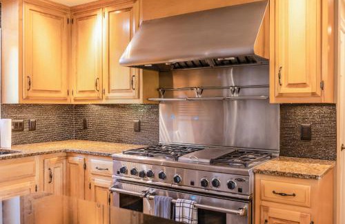 Newburgh House | Estate with pool on 11 beautiful acres