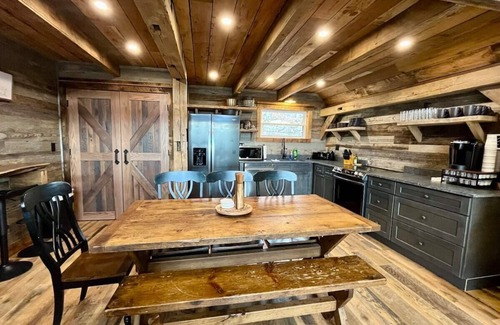 Heidelberg Cabin | Estill Oaks/Mountain View/16 Guests!