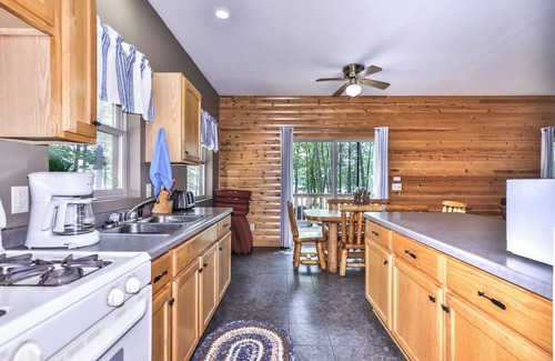 St Germain Cottage | Estrold's Resort-Maple Cabin