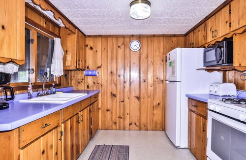 St Germain Cottage | Estrold's Resort- Popple Cabin