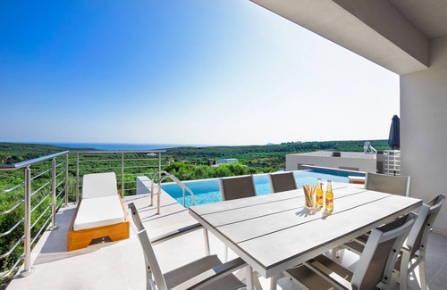 Xamoudochori Villa | Etheria Villa, 4 BD, 3 BA, private pool with sea views!