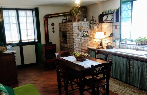 Fornazzo Cottage | Etna Case Vacanze Eureka, Rustic Sunflower