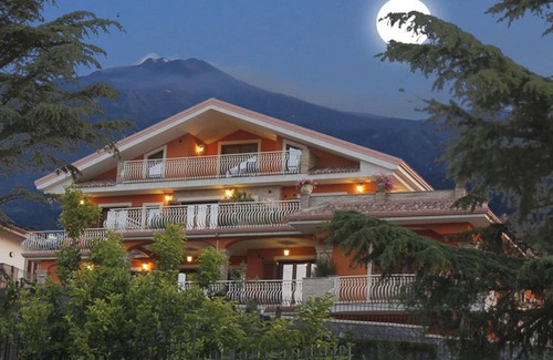 Trecastagni House | Etna Royal View - Three-room apartment with panoramic view-CIR 19087050B400901