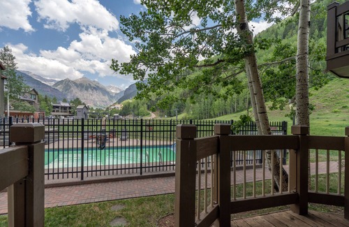 Telluride Condo | ETTA 102- Heated Pool & Hot Tub, Easy Ski Access, Newly-Remodeled