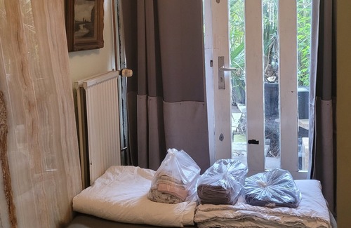 Duivendrecht Other | EU ids+ flight tickets required 3mx2m room with 1mx1m bathroom