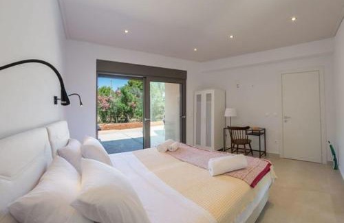 Agios Ioannis Apartment | Eucalyptus - Agios Ioannis Beachfront Apartment