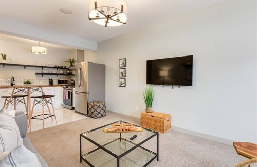Evanston Apartment | "Eucalyptus" in Evanston 1 Bed Bright Suite