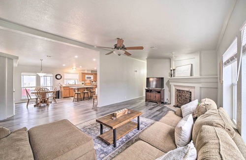 Eufaula House | Eufaula Escape w/Deck - Steps to Lake!