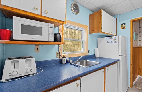 Flesherton Cottage | Eugenia Lake Cottage. One minute walk to beach.