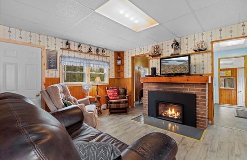 Flesherton Cottage | Eugenia Lake Cottage. One minute walk to beach.