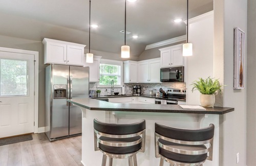 Holiday Island House | Eureka Springs Family Home - 1/2 Mi to Marina!