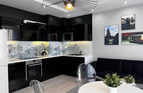 Tomaszow Mazowiecki Apartment | EUROPA22 "Apartament Delux" z wanną - CENTRUM MIASTA balkon z widokiem na park i staw z fontannami Blisko Sądu Rejonowego