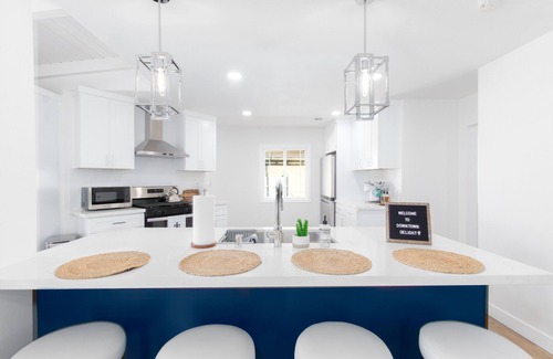Riverside House | EV Charger L2 Cozy Home short distance to Downtown Riverside