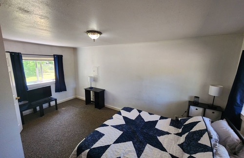 Houghton Apartment | EV Ready Keweenaw Basecamp Near MTU – Affordable & Fully Equipped