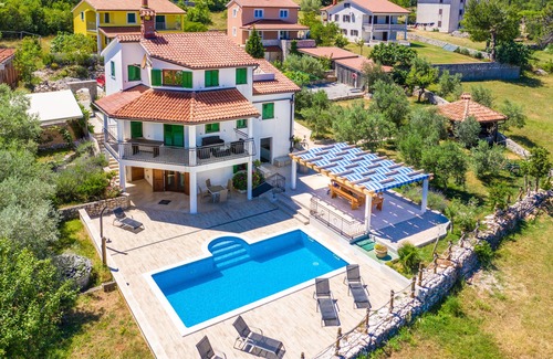 Bartici House | EVA holiday home with private pool and beautiful sea views on the island of Cre
