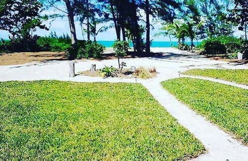 Staniard Creek House | Eva's BoneFishLodge Is located on the beautiful Staniard Creek Andros Island