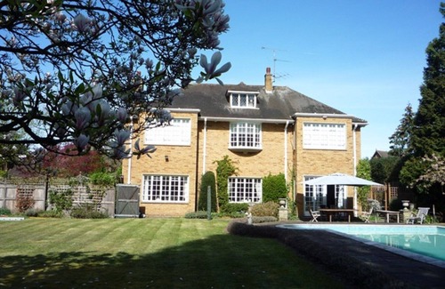 West Byfleet Apartment | Evancourt Apartment - 2BR apartment 30 mins from London