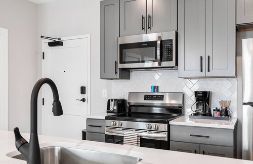 North Chesterfield Apartment | Evelyn 313 - Charming 1-bedroom apartment with spa-like shower in Richmond