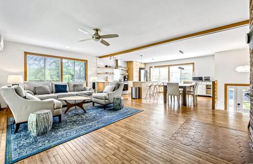 Cushing House | Evelyn's River Front Retreat