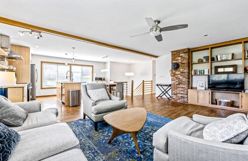 Cushing House | Evelyn's River Front Retreat