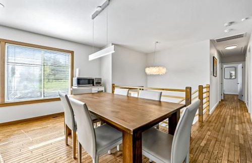 Cushing House | Evelyn's River Front Retreat
